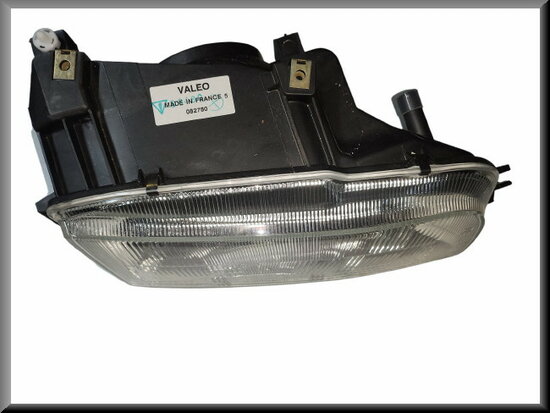 R21 Headlight right (New Old Stock).