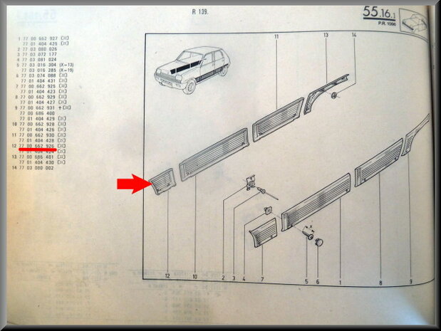 R5 Spatbordlijst voorzijde rechts, 3 deurs (New Old Stock).