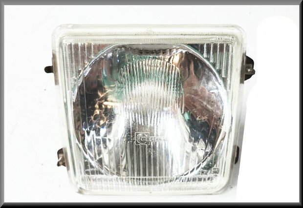 R6: Headlight left or right?.