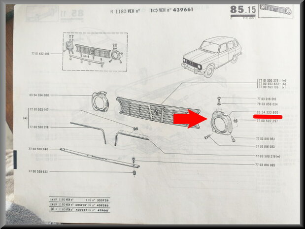 R6: Koplamp omlijsting links (New Old Stock).